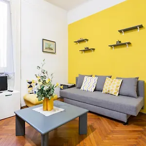 https://loreto-courtyard-apartment.italymilanhotels.net